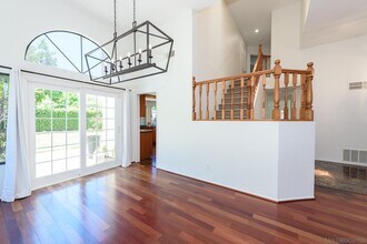18534 Wessex St in San Diego, CA - Foto de edificio - Building Photo