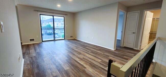 1150 W St Georges Ave in Linden, NJ - Building Photo - Building Photo
