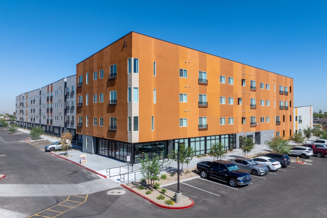 Ascent on Broadway in Phoenix, AZ - Foto de edificio