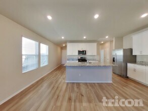 5104 Saddle Clb Dr in Georgetown, TX - Foto de edificio - Building Photo