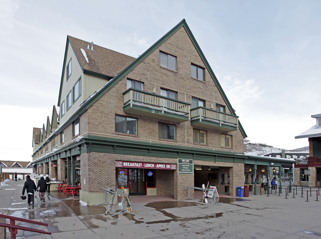 1401 Lowell Ave
