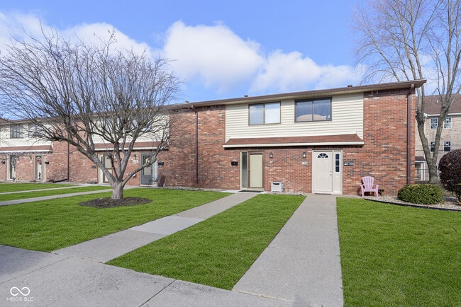 114 Greenwood Trail N Dr in Greenwood, IN - Building Photo - Building Photo