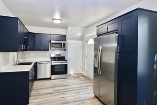 31 S Hickory St in Fond du Lac, WI - Building Photo