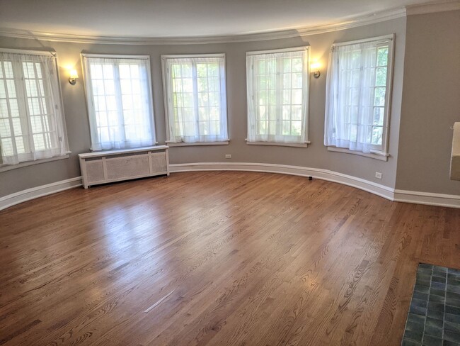 7447 N Hoyne Ave in Chicago, IL - Building Photo - Building Photo