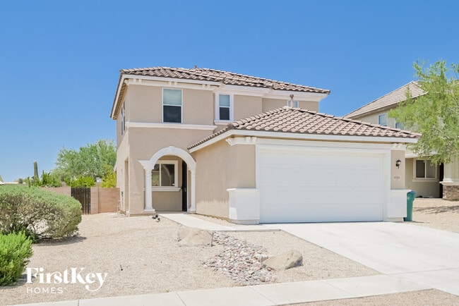 property at 4726 W Lindenthal Ln