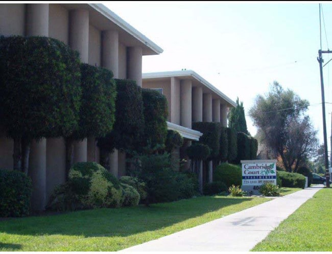 Cambridge Court Apartments in Fresno, CA - Foto de edificio - Building Photo