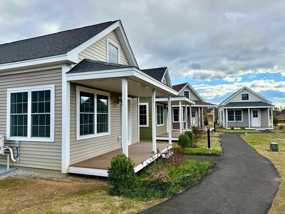 132 Commercial Dr in Center Conway, NH - Building Photo
