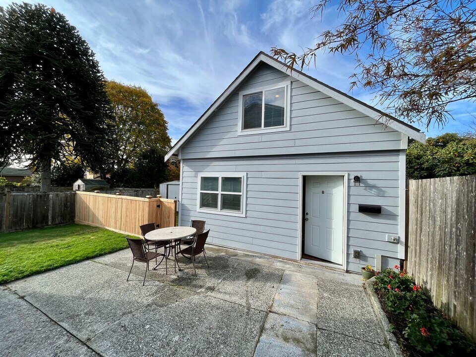 7337 27th Ave NW-Unit -DADU in Seattle, WA - Building Photo