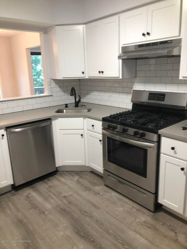 31 Oak Mews Ct in Ocean Township, NJ - Building Photo - Building Photo