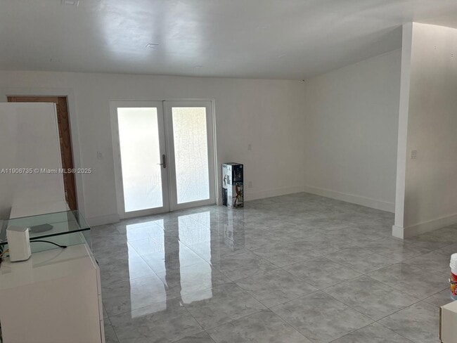 13847 Jackson St in Miami, FL - Building Photo - Building Photo