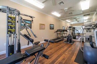 The Life at Clearwood in Houston, TX - Foto de edificio - Interior Photo