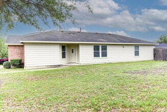 205 Mood Lake Dr in Kyle, TX - Building Photo - Building Photo