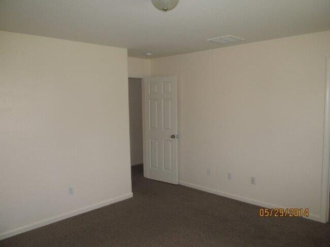 11805 Holabird Ave in Bakersfield, CA - Building Photo - Building Photo