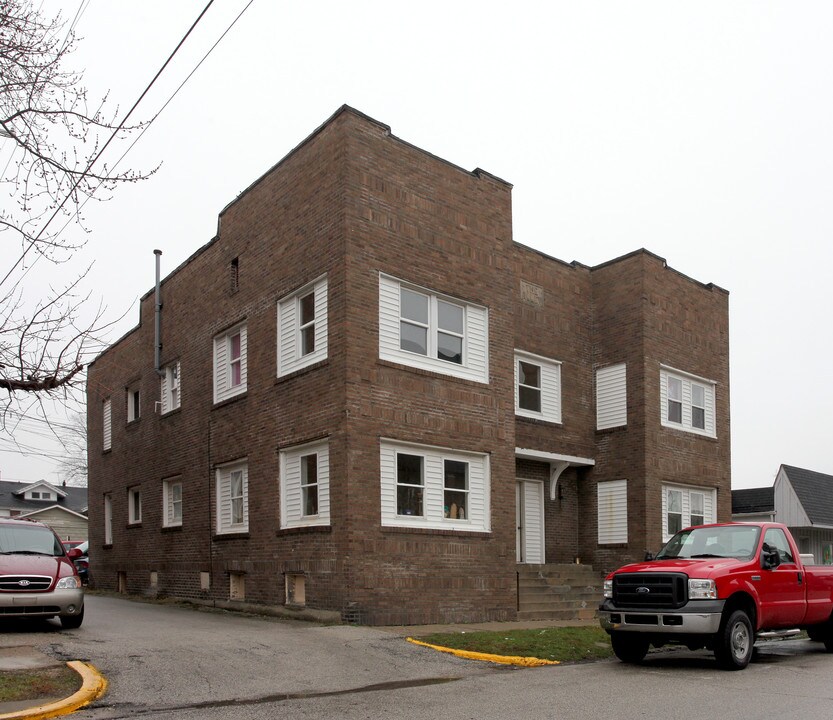 111 N East St in Lebanon, IN - Building Photo
