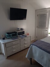 7248 Shoshone Ave in Los Angeles, CA - Foto de edificio - Building Photo