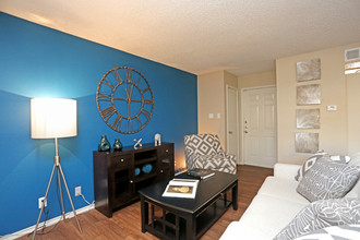 Frankford Flats Apartments in Dallas, TX - Building Photo - Interior Photo