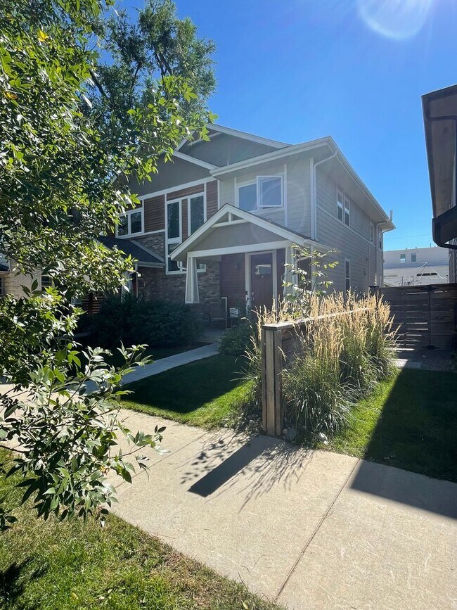 1752 W 40th Ave in Denver, CO - Foto de edificio - Building Photo