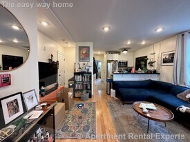 26 Putnam St in Somerville, MA - Building Photo
