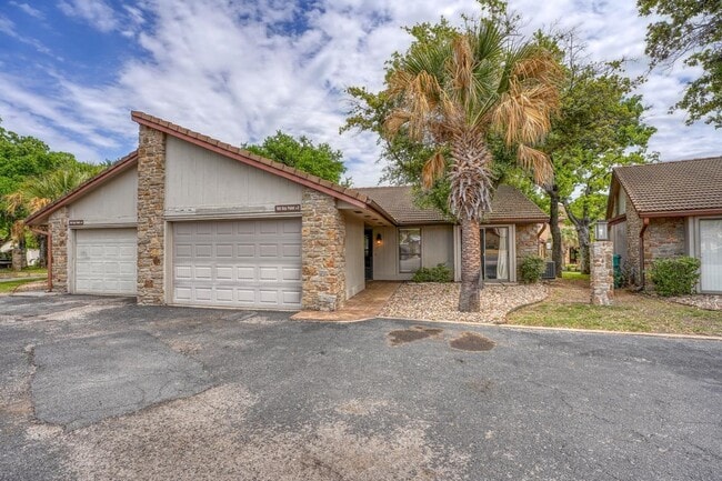100 Bay Point Dr in Horseshoe Bay, TX - Building Photo - Building Photo