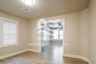 212 N Walnut Ave in Sand Springs, OK - Foto de edificio - Building Photo