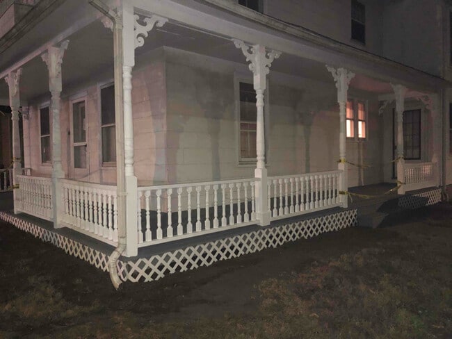 657 S Main St
