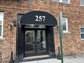 The Manor in Cliffside Park, NJ - Building Photo