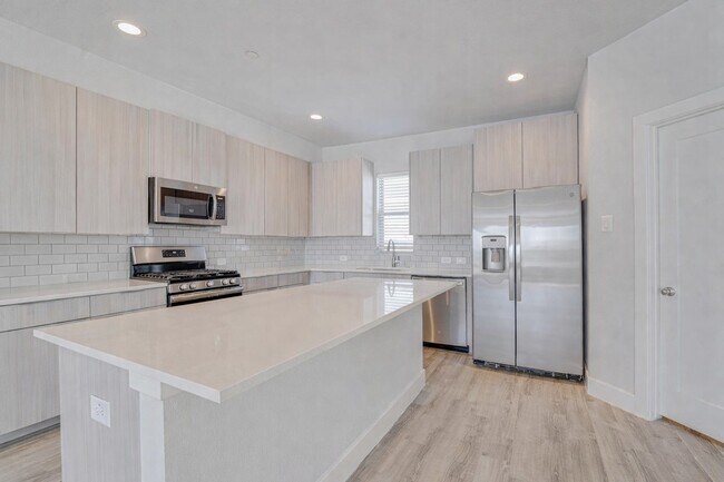 389 N Centro Cir in Shenandoah, TX - Building Photo - Building Photo