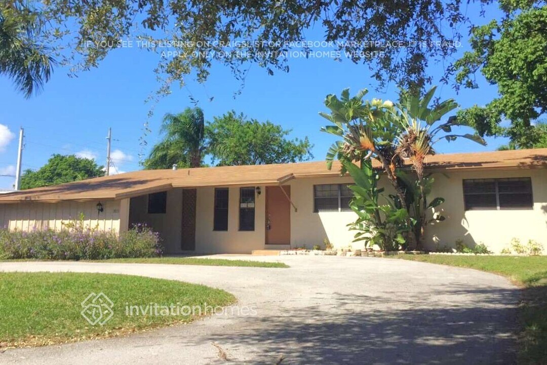 2833 NE 35th St in Lighthouse Point, FL - Building Photo