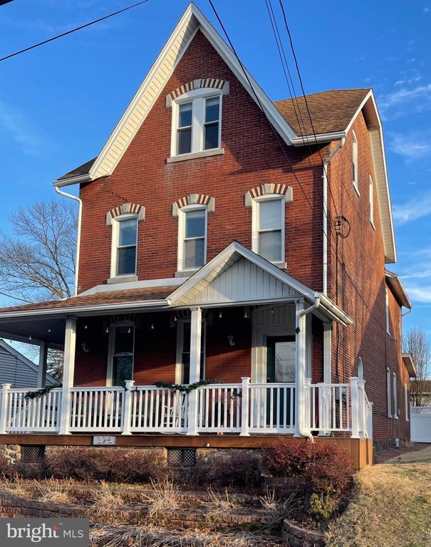 property at 326 Walnut St