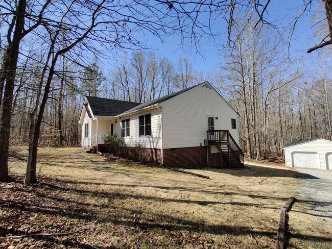 1311 Pine Creek Bluff Dr in Powhatan, VA - Building Photo - Building Photo