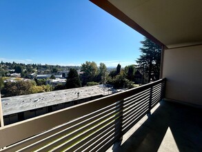 Village Vista Apartments in Seattle, WA - Foto de edificio - Interior Photo