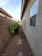 8240 Aurora Peak Ave in Las Vegas, NV - Building Photo - Building Photo