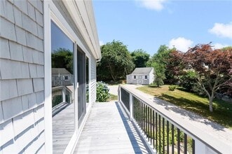 790 Green Hill Beach Rd in South Kingstown, RI - Foto de edificio - Building Photo