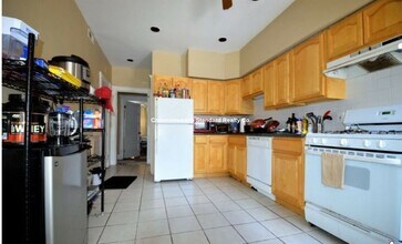 10 Strathmore Rd, Unit 1 in Brookline, MA - Foto de edificio - Building Photo