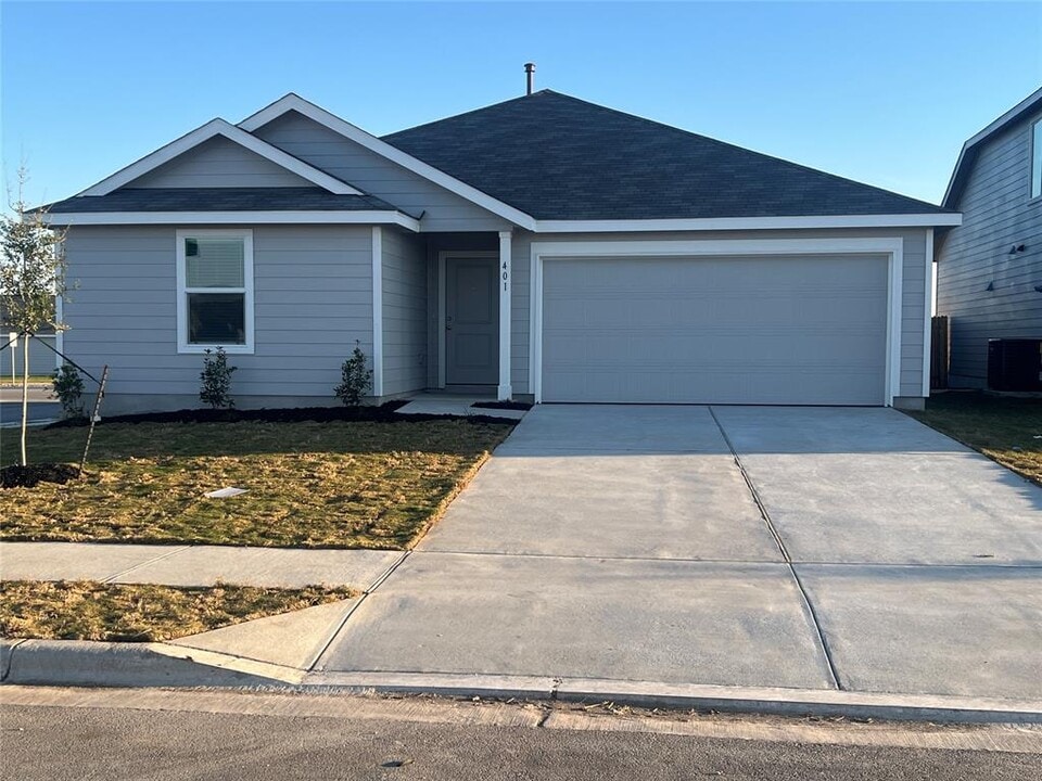 400 Park Ave in Hutto, TX - Building Photo