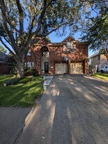 4030 Harwood Dr in Sugar Land, TX - Building Photo