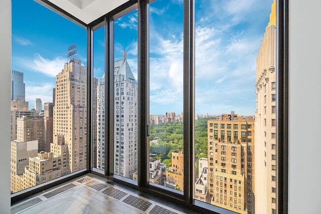 111 W 57th St in New York, NY - Building Photo - Building Photo