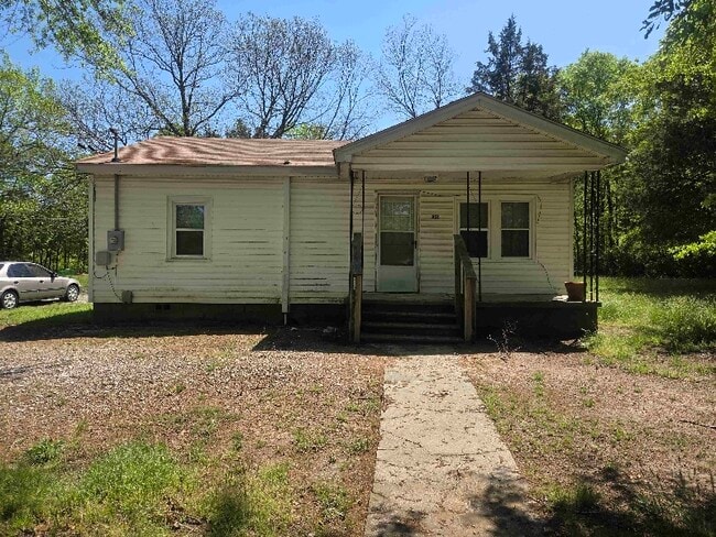 property at 831 Dogwood Cir