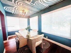 324 NW 52nd St in Miami, FL - Foto de edificio - Building Photo