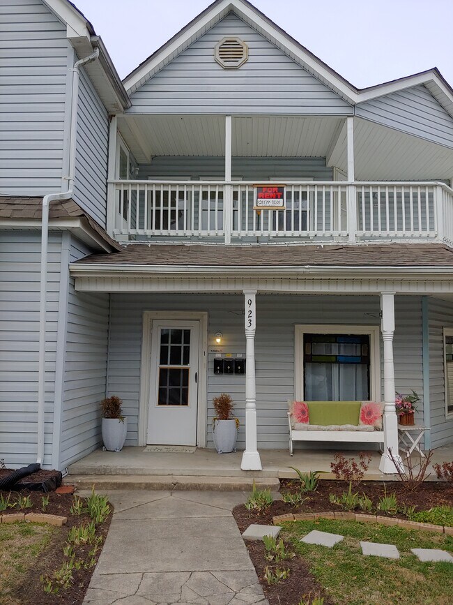 923 Windsor Ave Apartments and Nearby Bristol Apartments For Rent