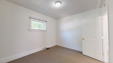 2505 Poplar St, Unit 1st Fl in Erie, PA - Building Photo - Building Photo