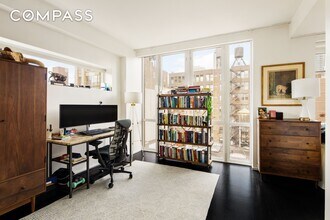 130 W 20th St in New York, NY - Building Photo - Building Photo