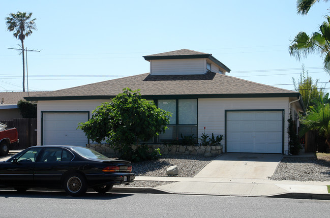 871-877 Empire Ave in Ventura, CA - Building Photo - Building Photo