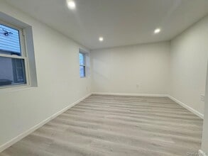 69-16 Almeda Ave in Queens, NY - Building Photo - Building Photo