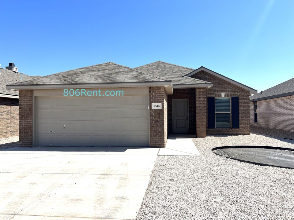 13705 Avenue Q in Lubbock, TX - Foto de edificio