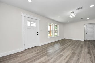918 Loper St in Houston, TX - Building Photo - Building Photo