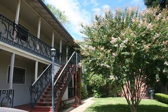 Garden Villa Apartments in Sacramento, CA - Building Photo - Building Photo