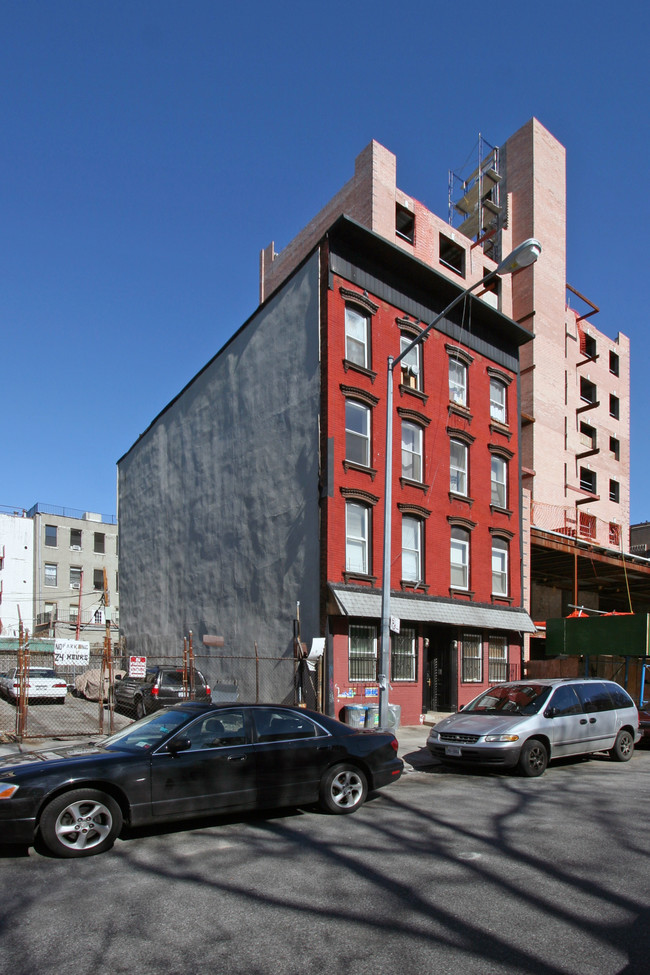 143 Maujer St in Brooklyn, NY - Building Photo - Building Photo