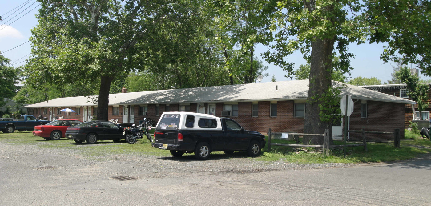 71-89 Wood St in Keansburg, NJ - Building Photo