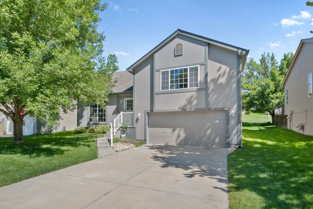 19114 K St in Omaha, NE - Building Photo